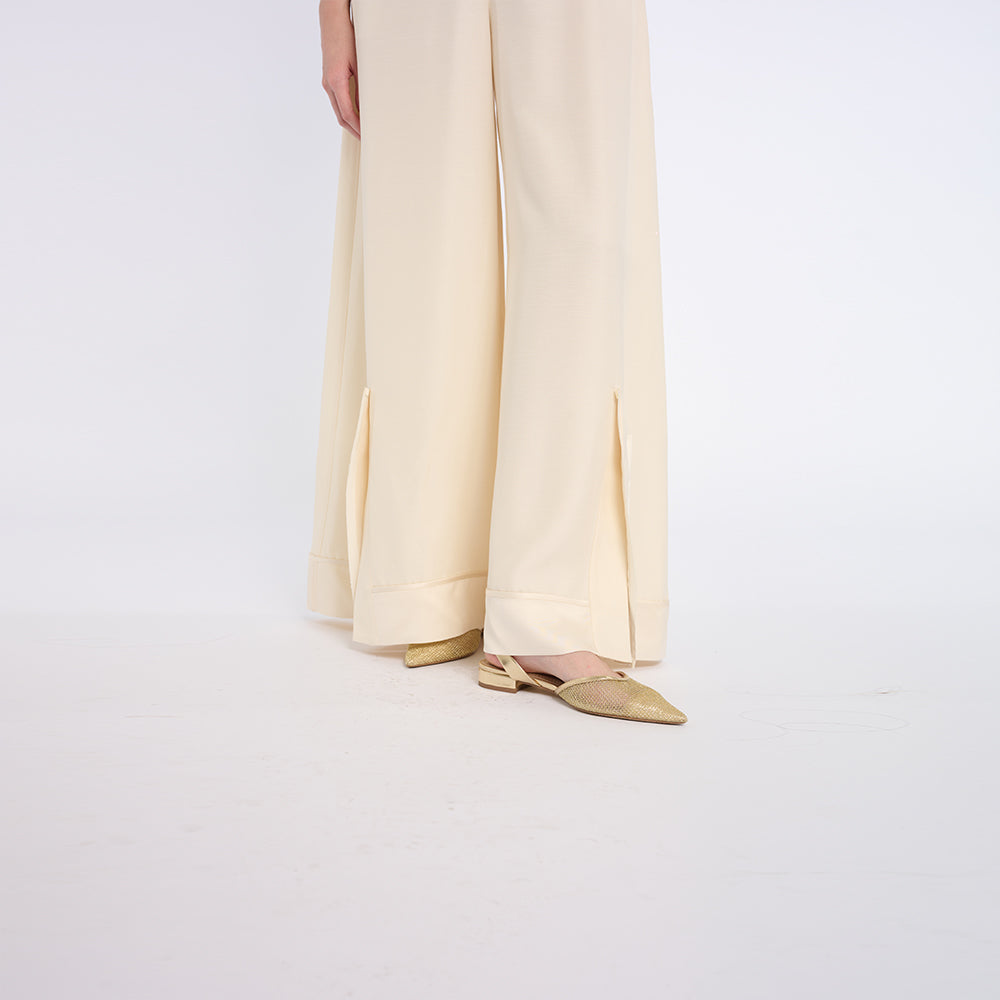 Elegant Sleeveless Jumpsuit with Deep V-Neck