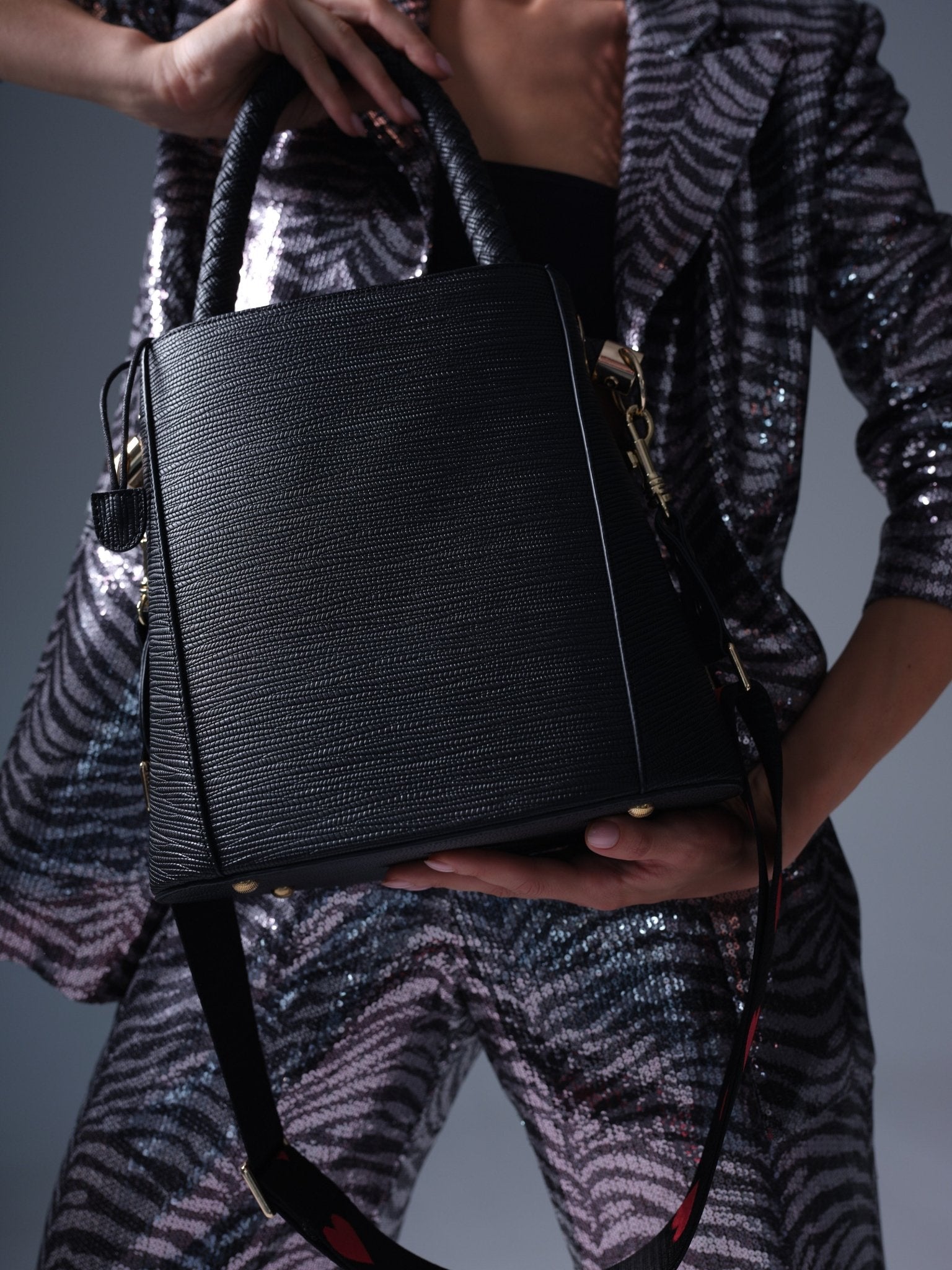 Big Black Bag - Fashion M.O.V